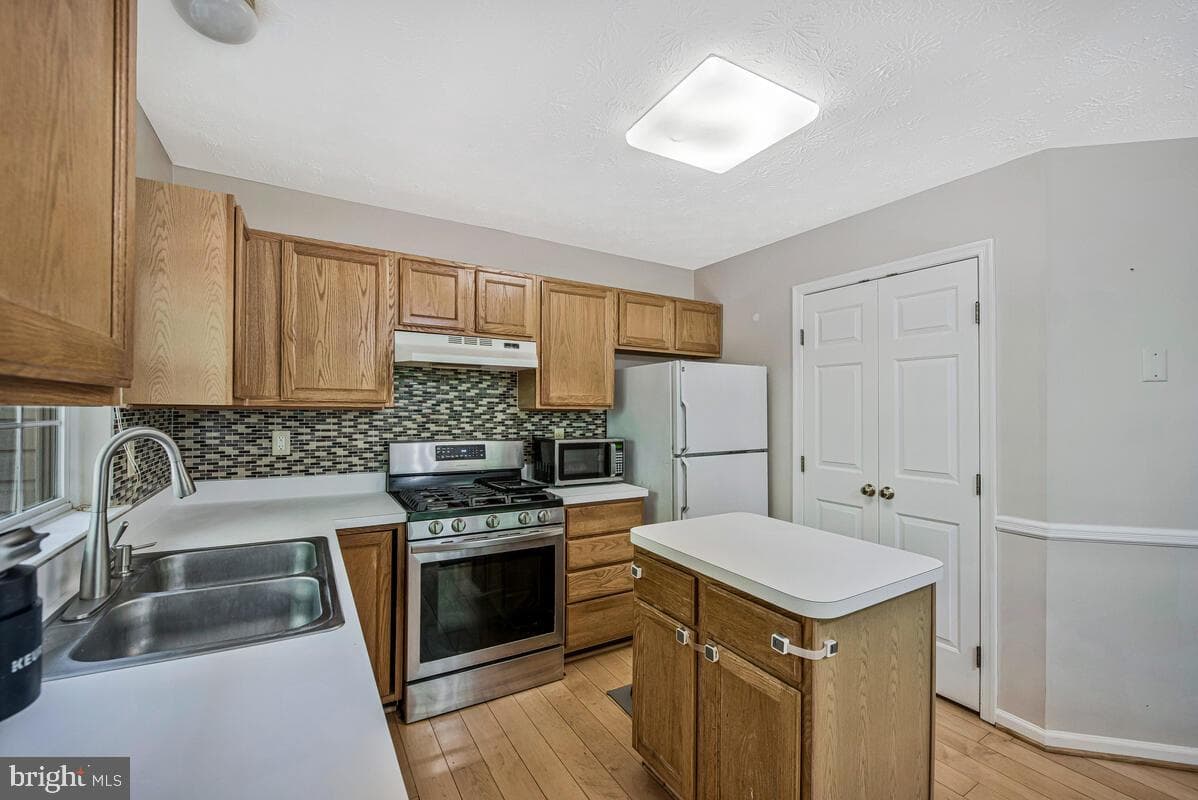 3218 Water Lily Court photo 5