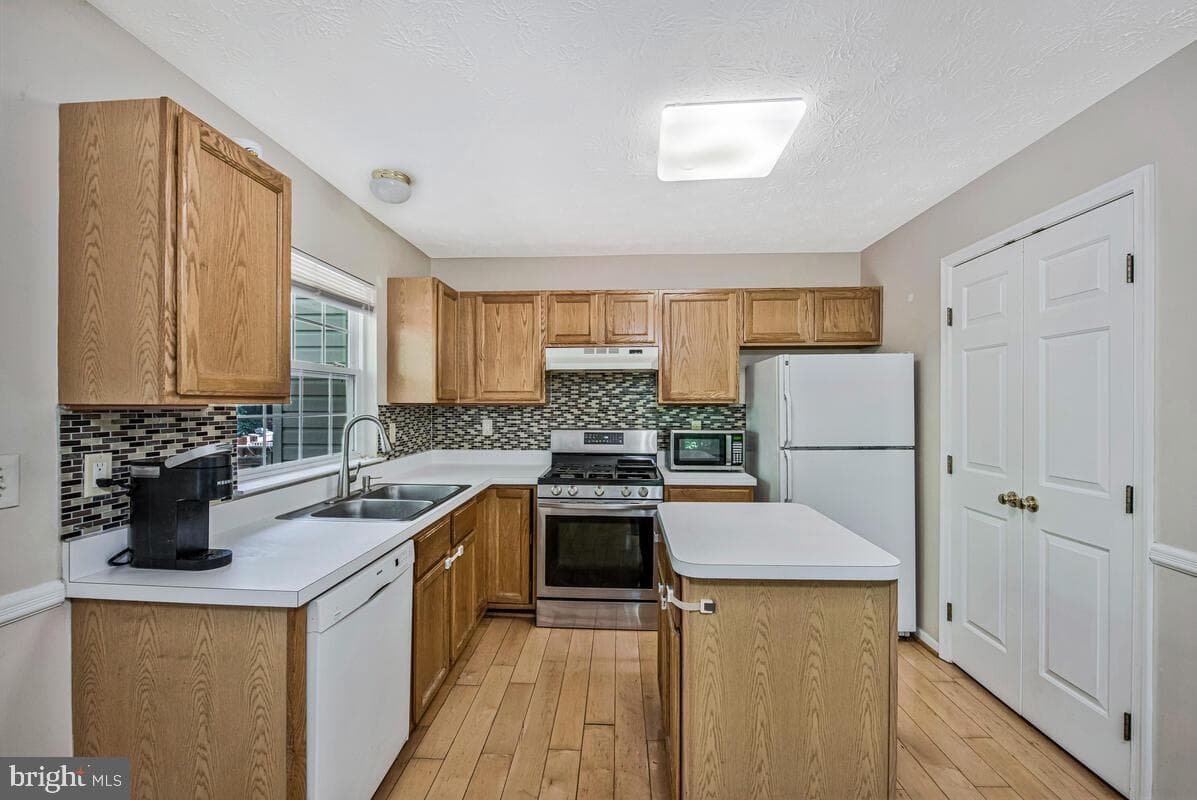 3218 Water Lily Court photo 6