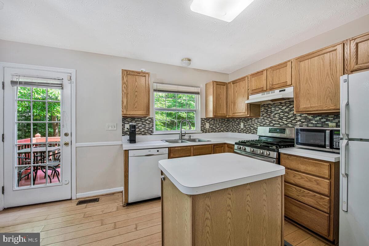 3218 Water Lily Court photo 7