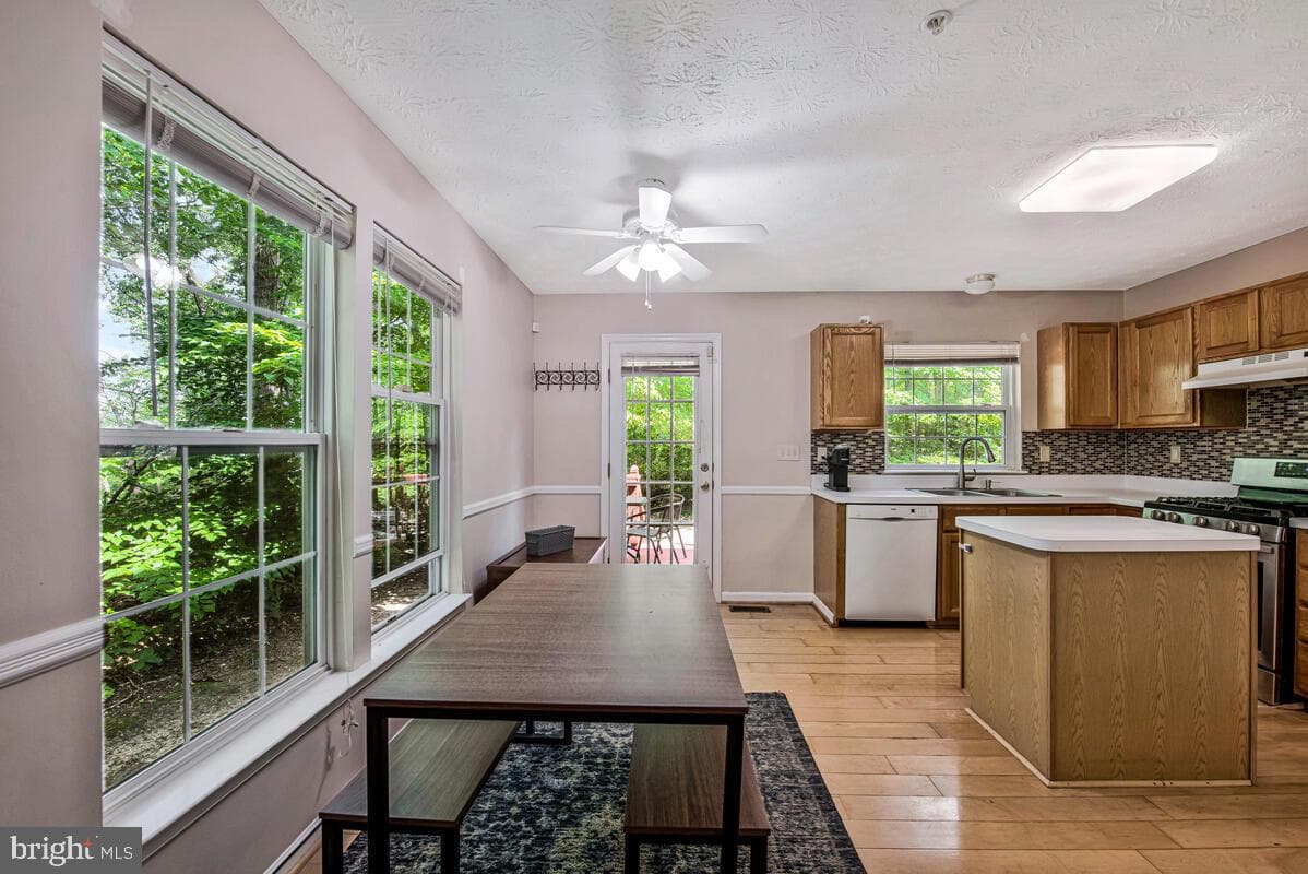 3218 Water Lily Court photo 9
