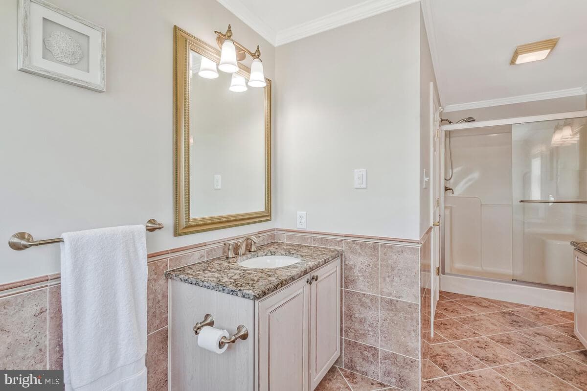 3300 Shore Drive photo 24