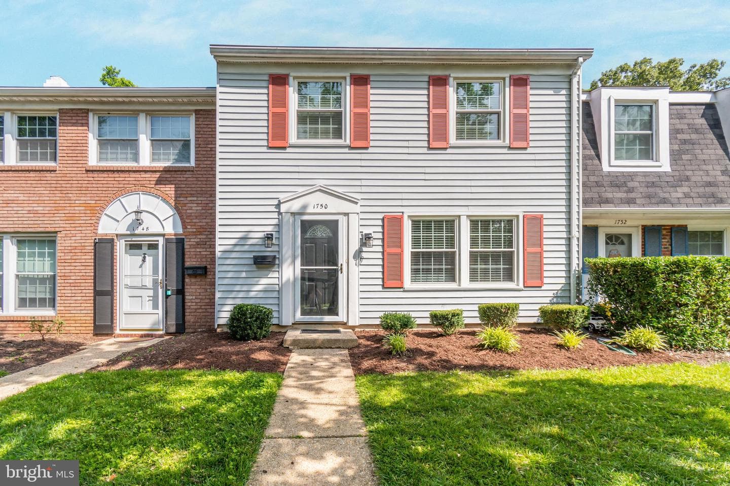 1750 Woodridge Court photo 3