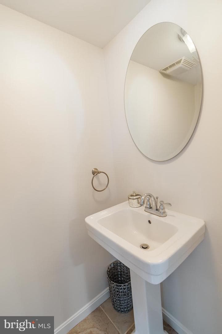 1750 Woodridge Court photo 7