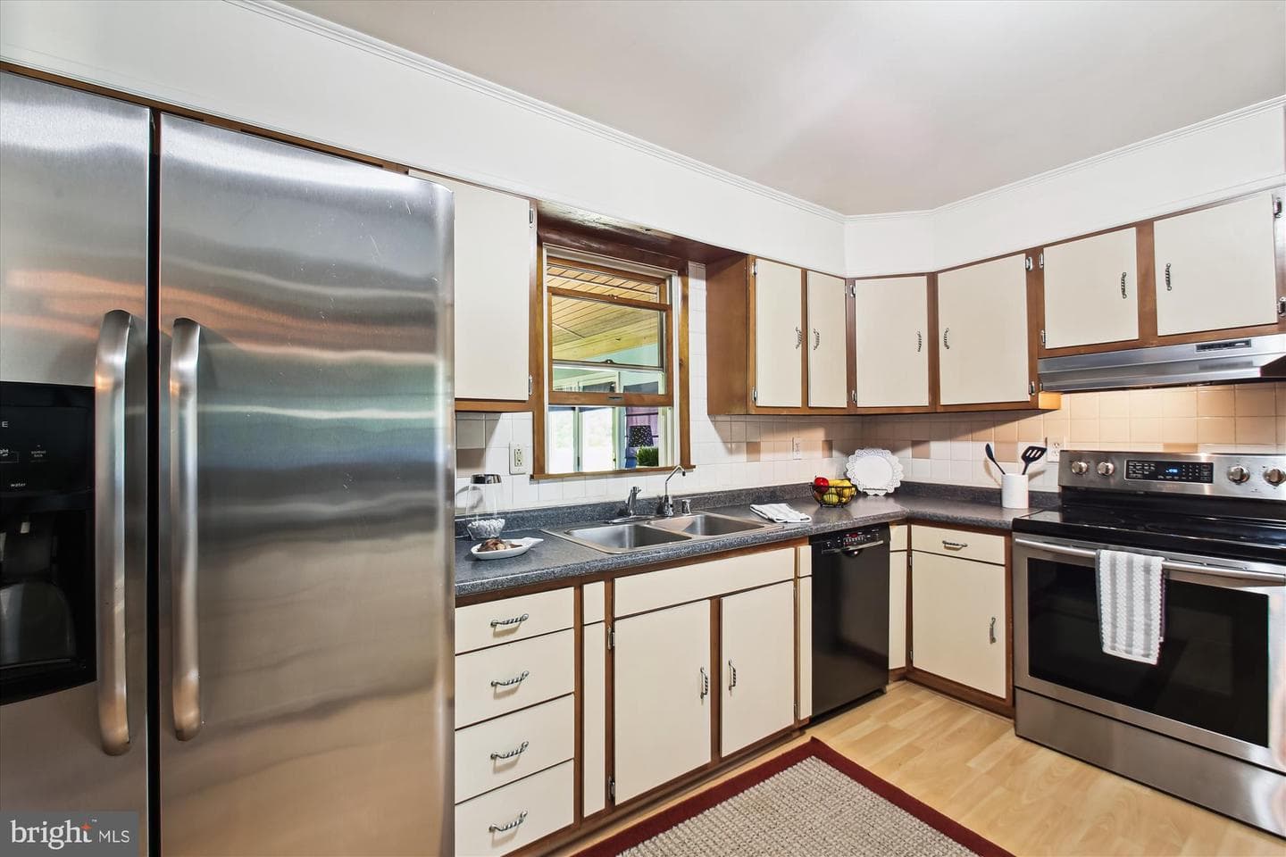 1590 Long Point Road photo 9