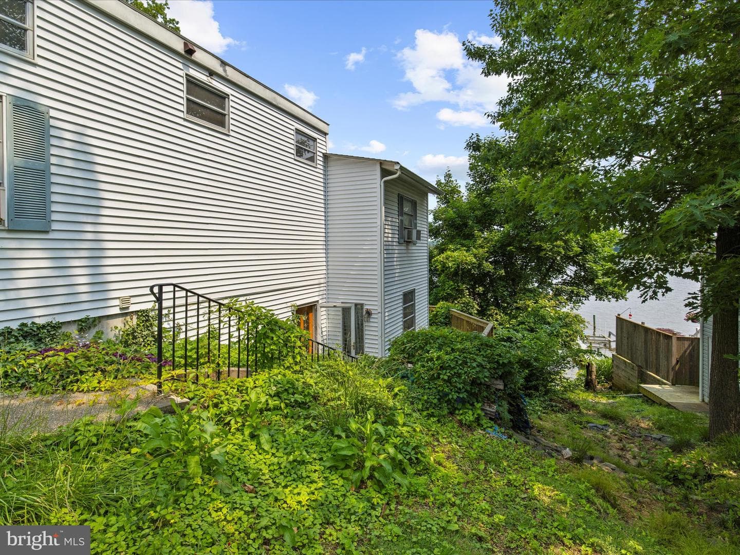 8 Shore Walk Road photo 3