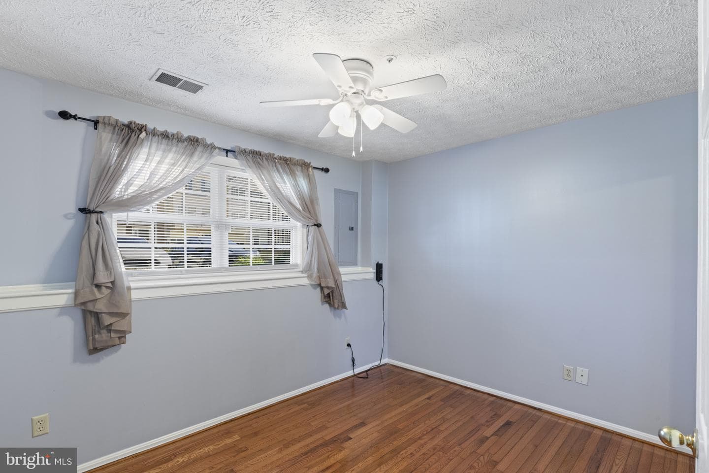 130 Pinecove Avenue photo 30