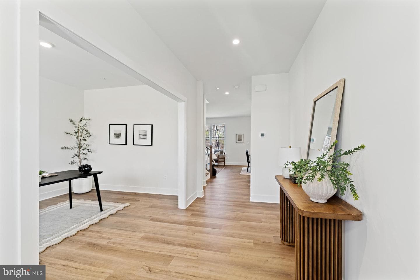 116 Overlea Drive E photo 2