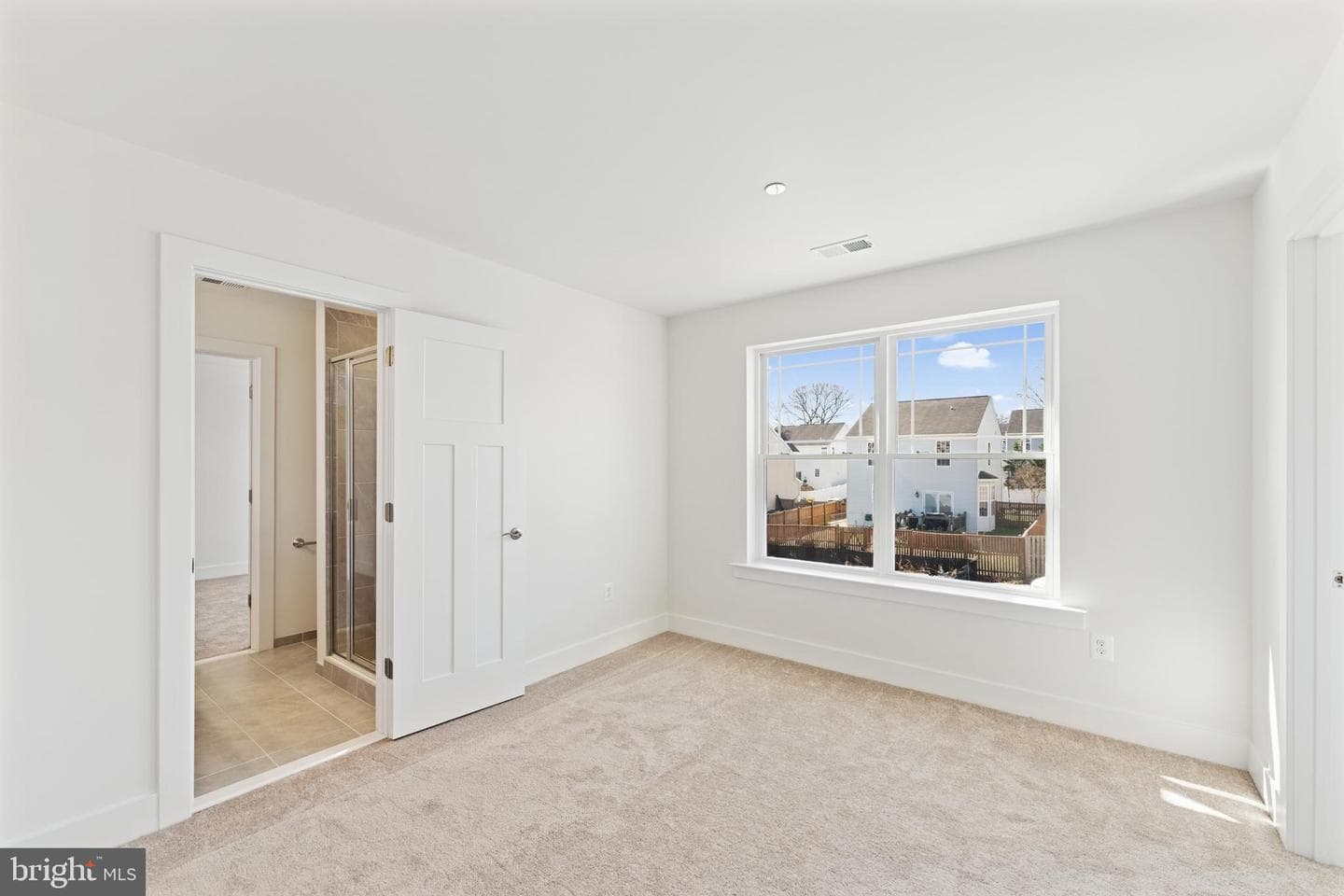 116 Overlea Drive E photo 26