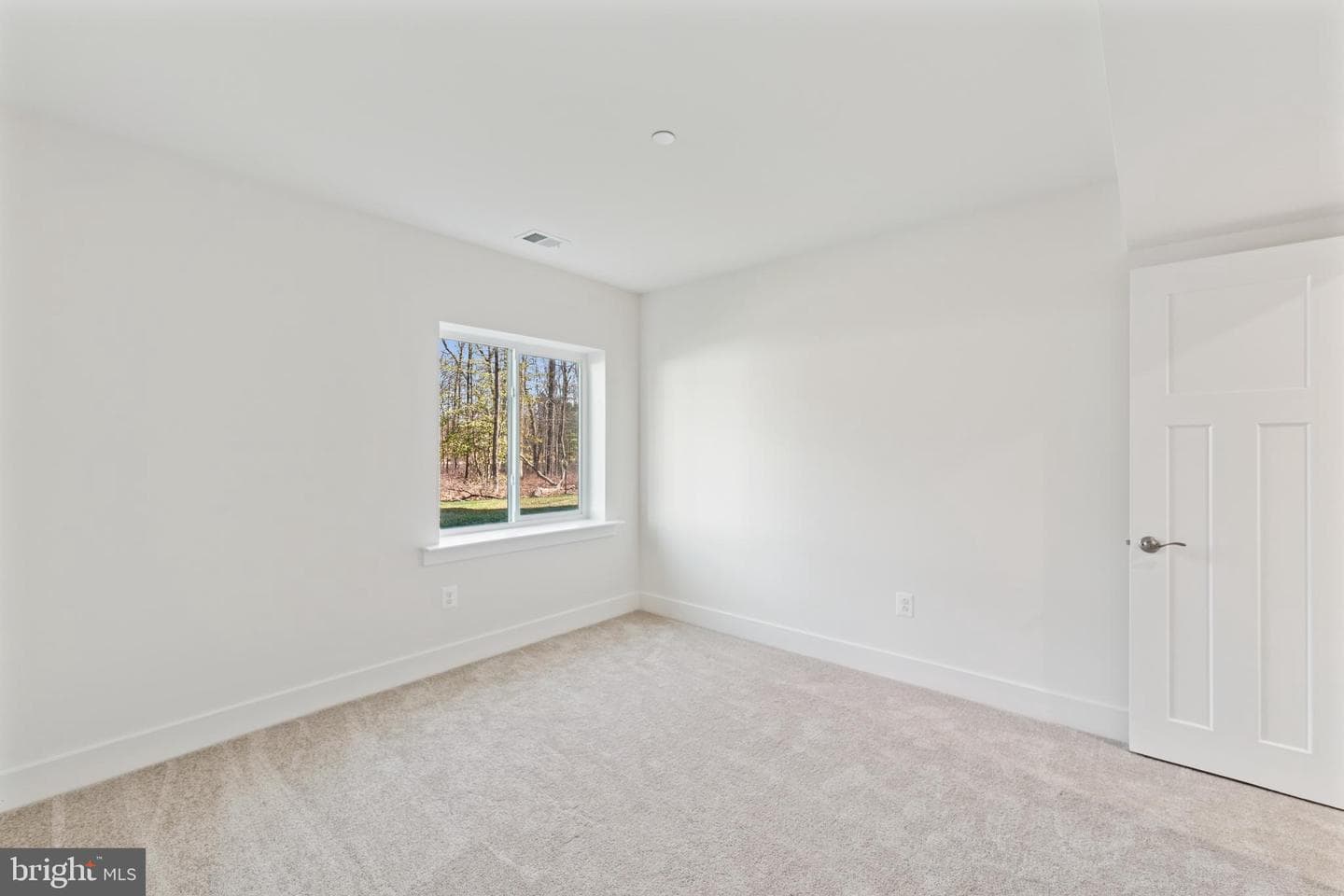 116 Overlea Drive E photo 34