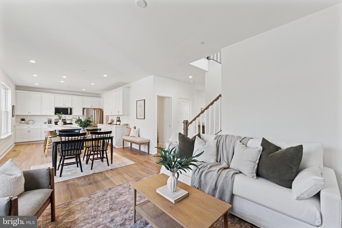 116 Overlea Drive E photo 7