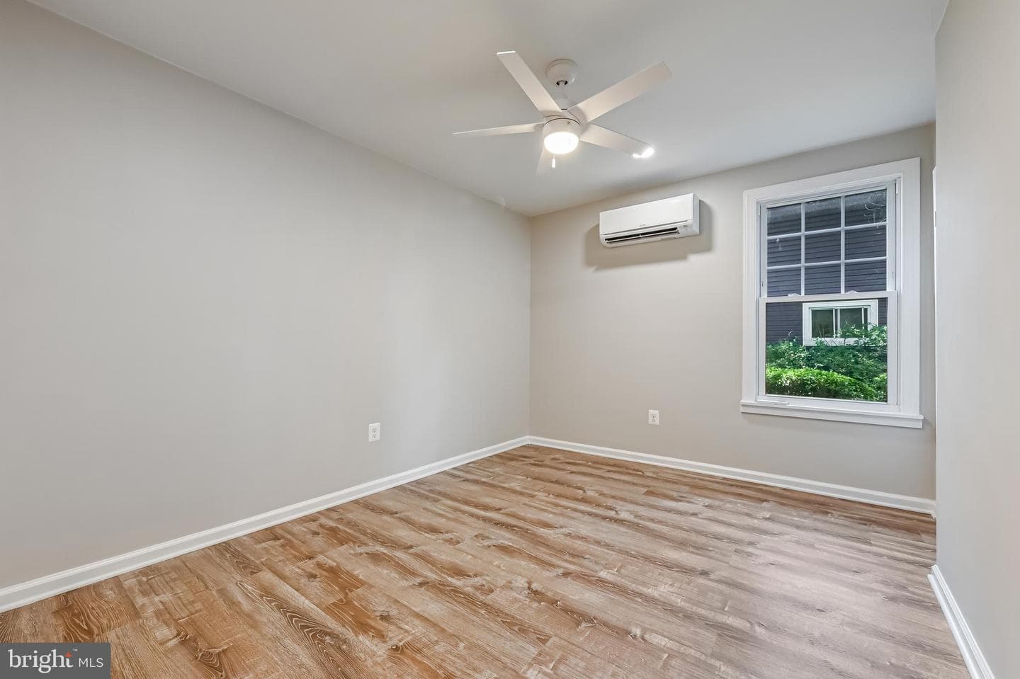 405 Bayview Drive photo 10