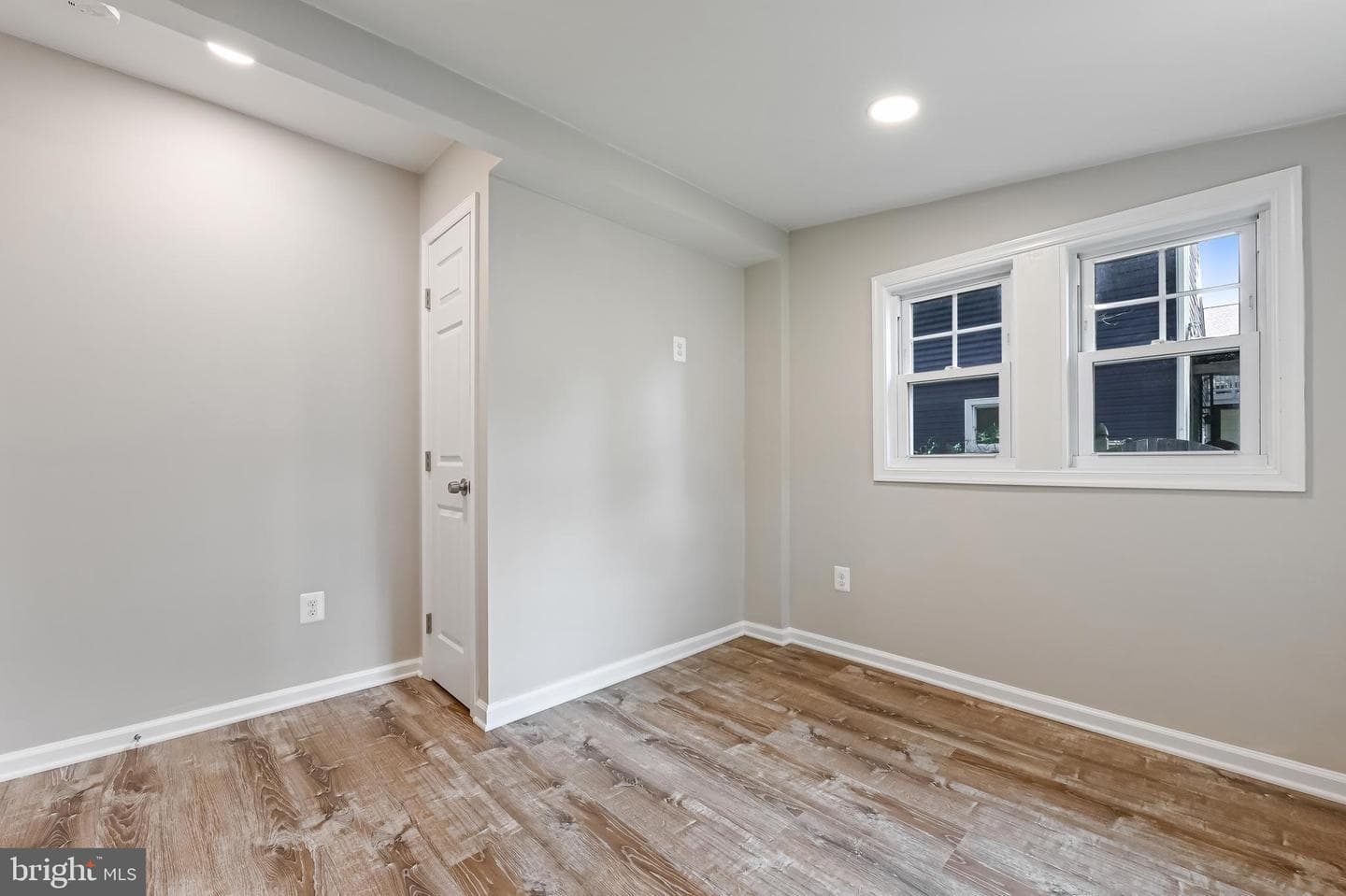 405 Bayview Drive photo 11