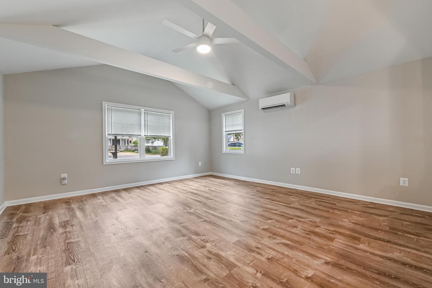 405 Bayview Drive photo 2