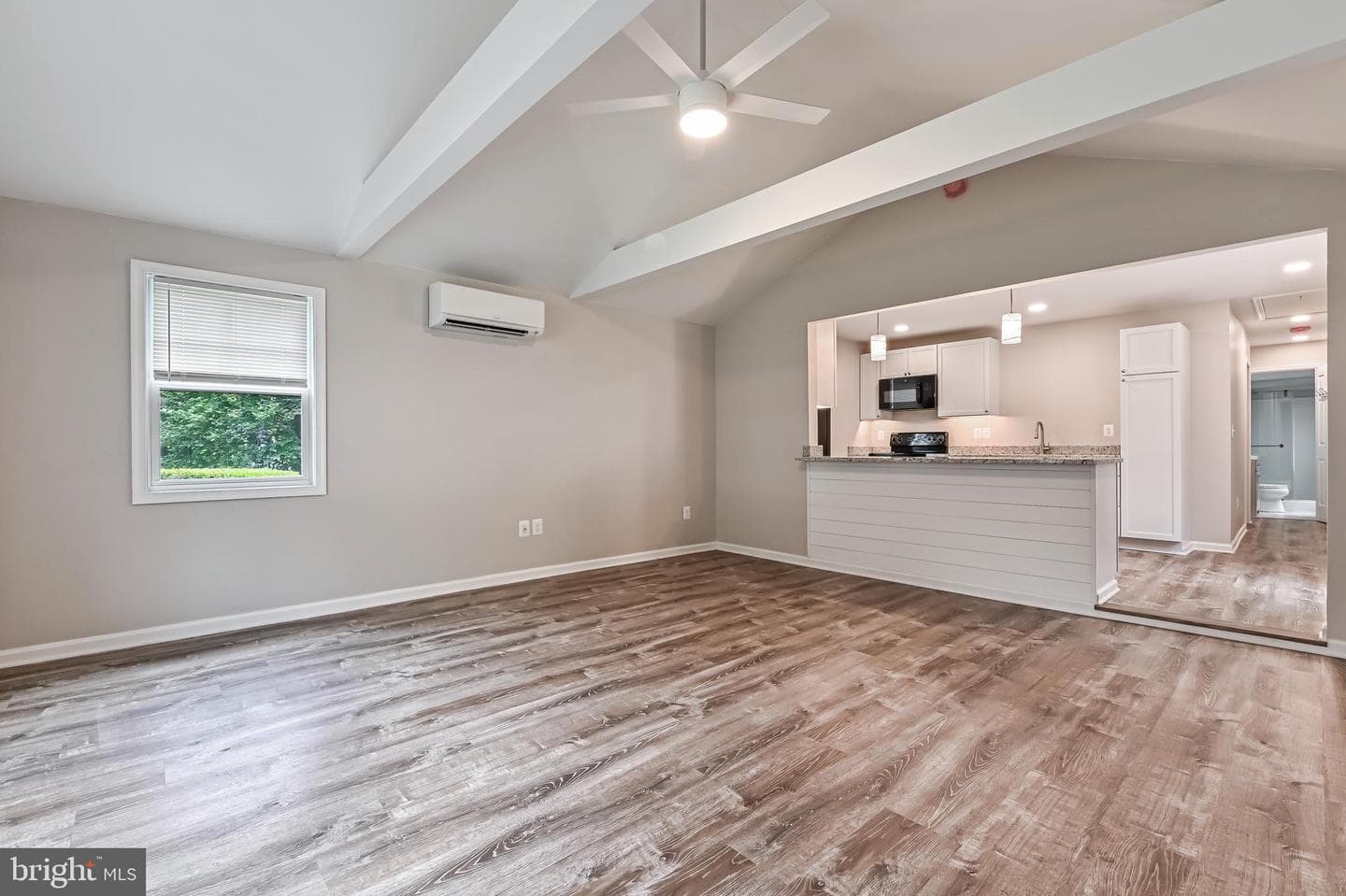 405 Bayview Drive photo 4