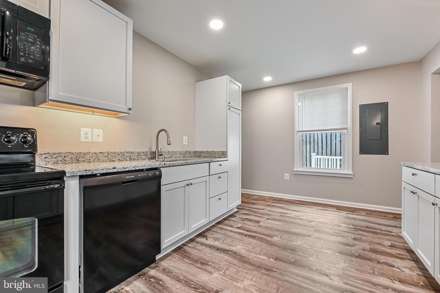 405 Bayview Drive photo 7