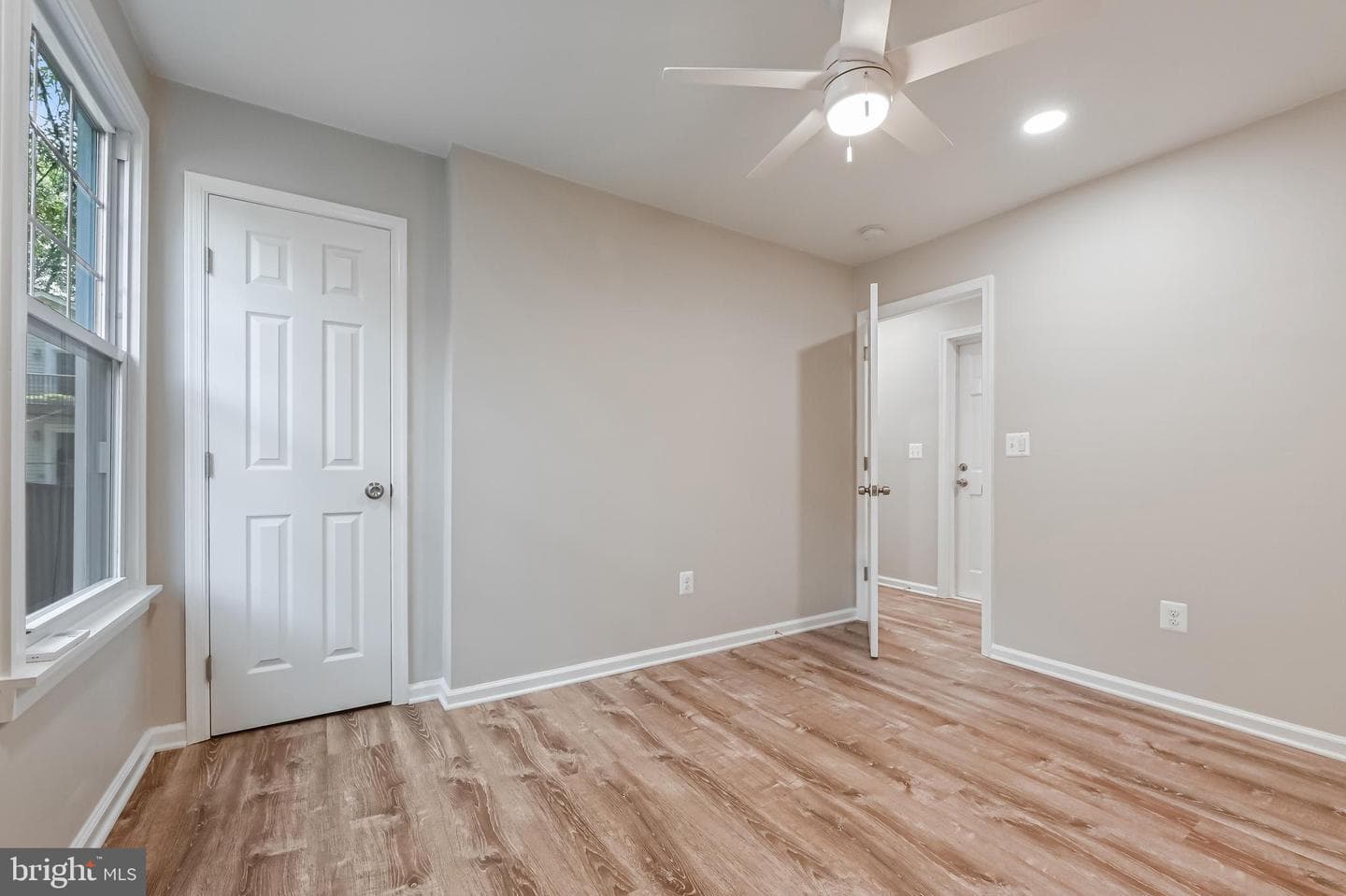 405 Bayview Drive photo 9