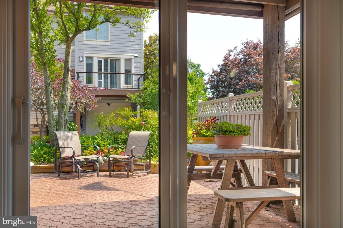 21 Chesapeake Landing photo 37