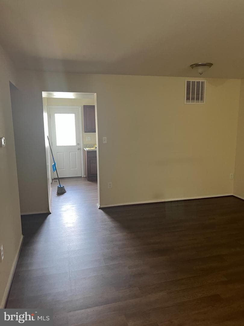 448 Jumpers Court photo 2