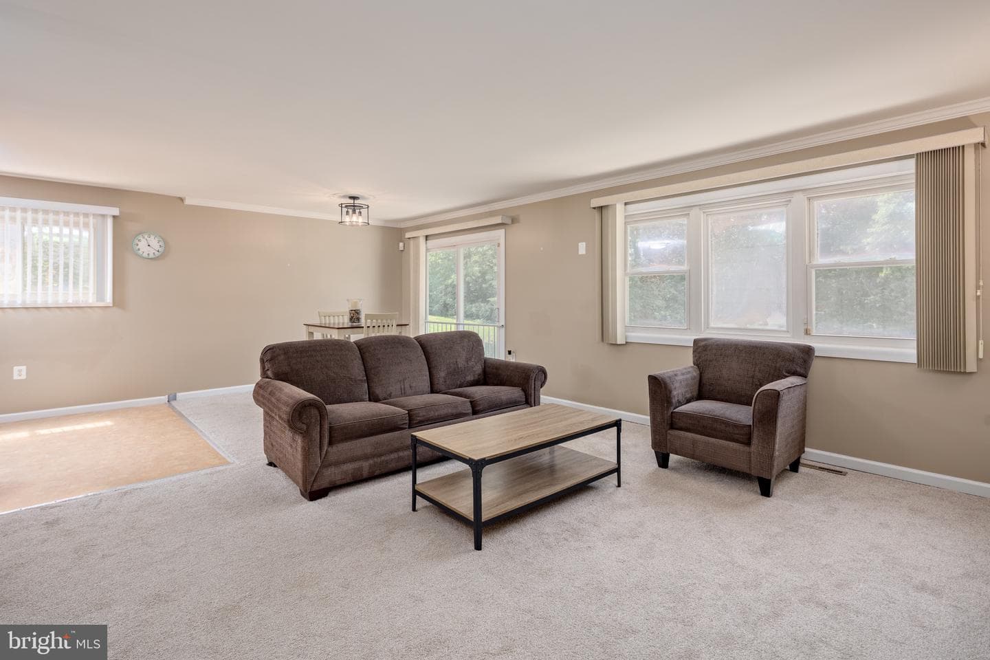 8246 Victoria Road photo 11