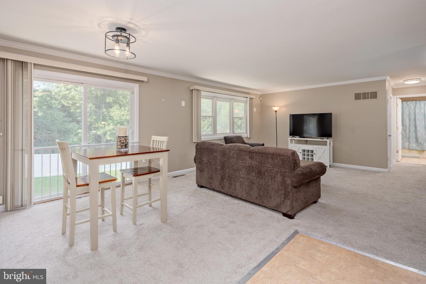 8246 Victoria Road photo 12
