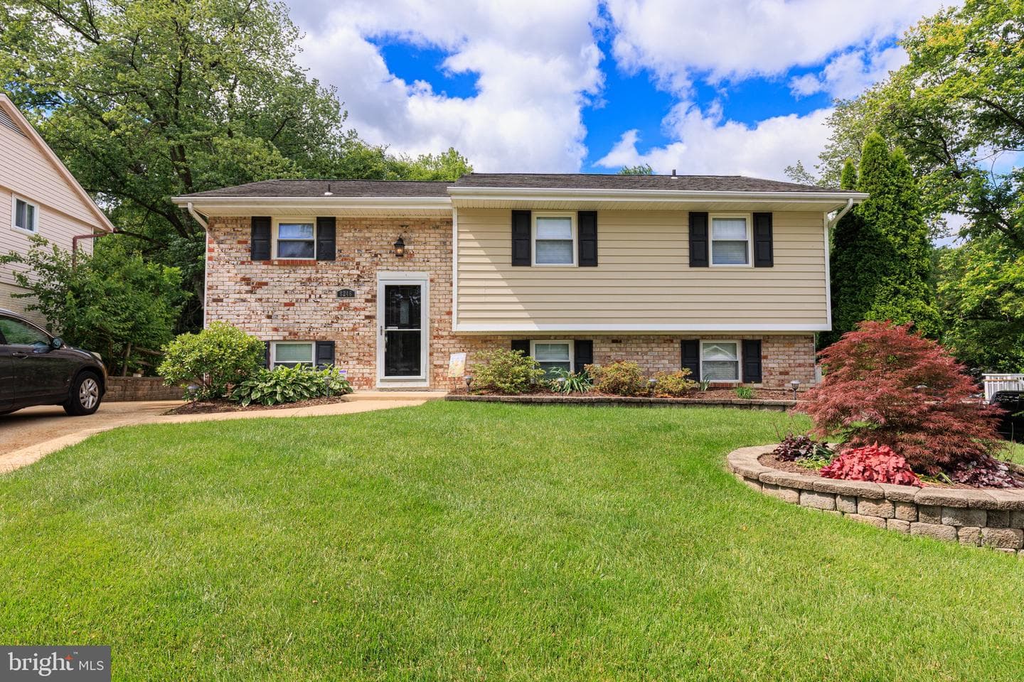 8246 Victoria Road photo 2