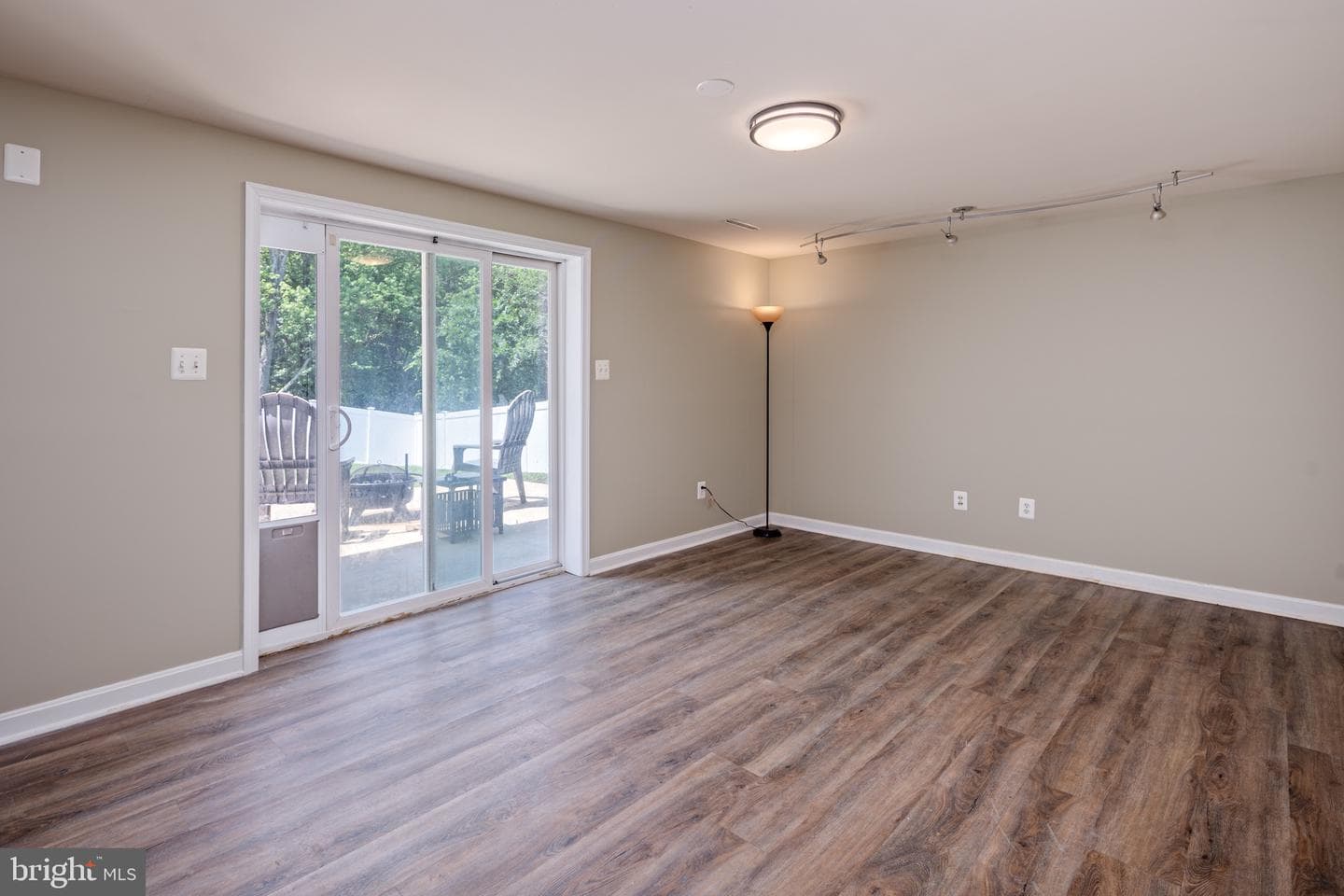 8246 Victoria Road photo 24