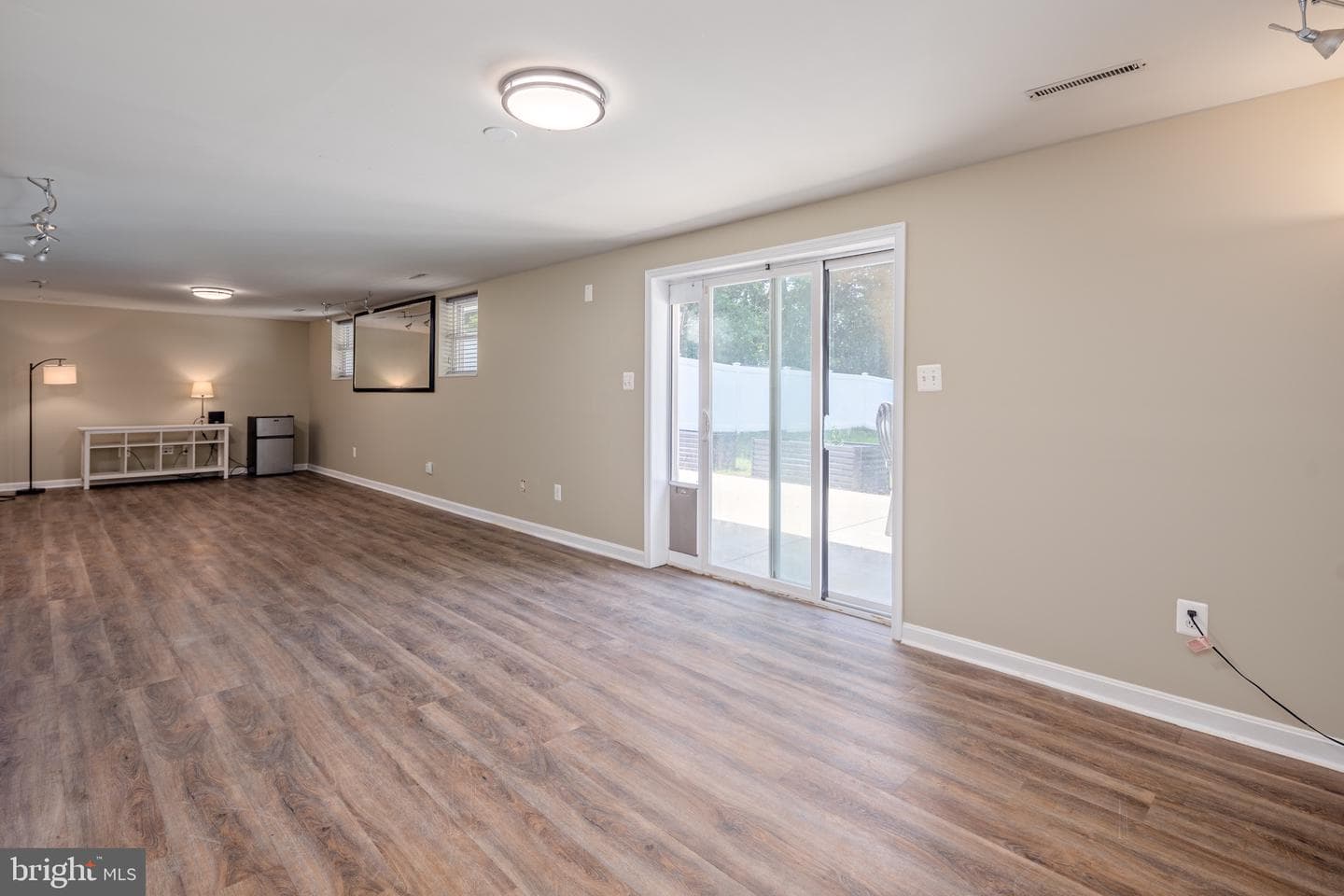 8246 Victoria Road photo 25