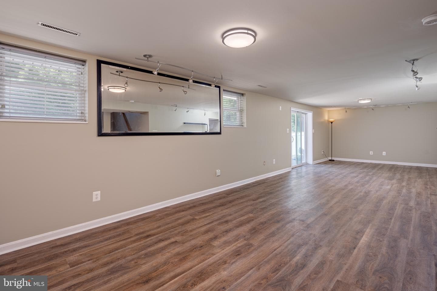 8246 Victoria Road photo 26