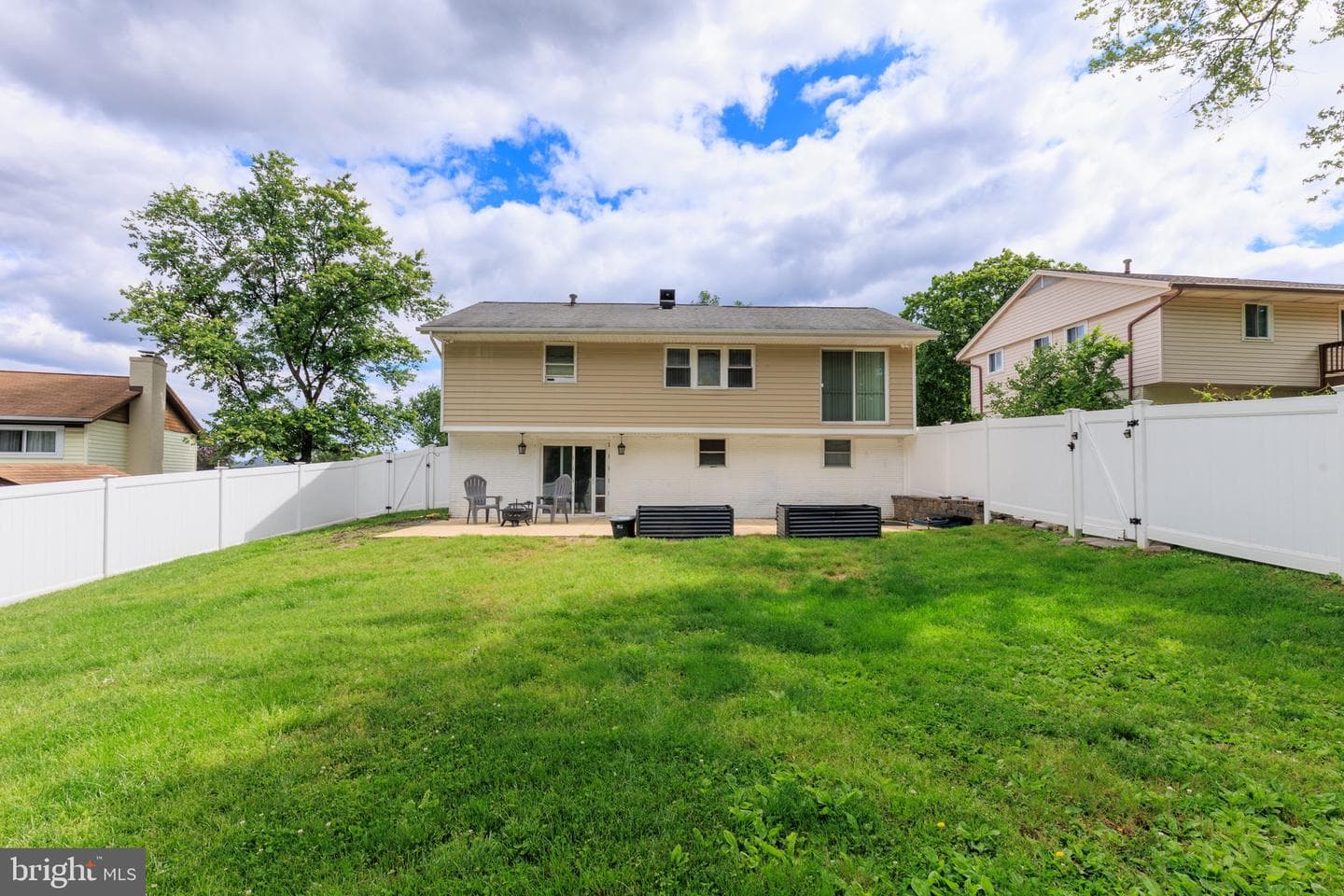 8246 Victoria Road photo 7