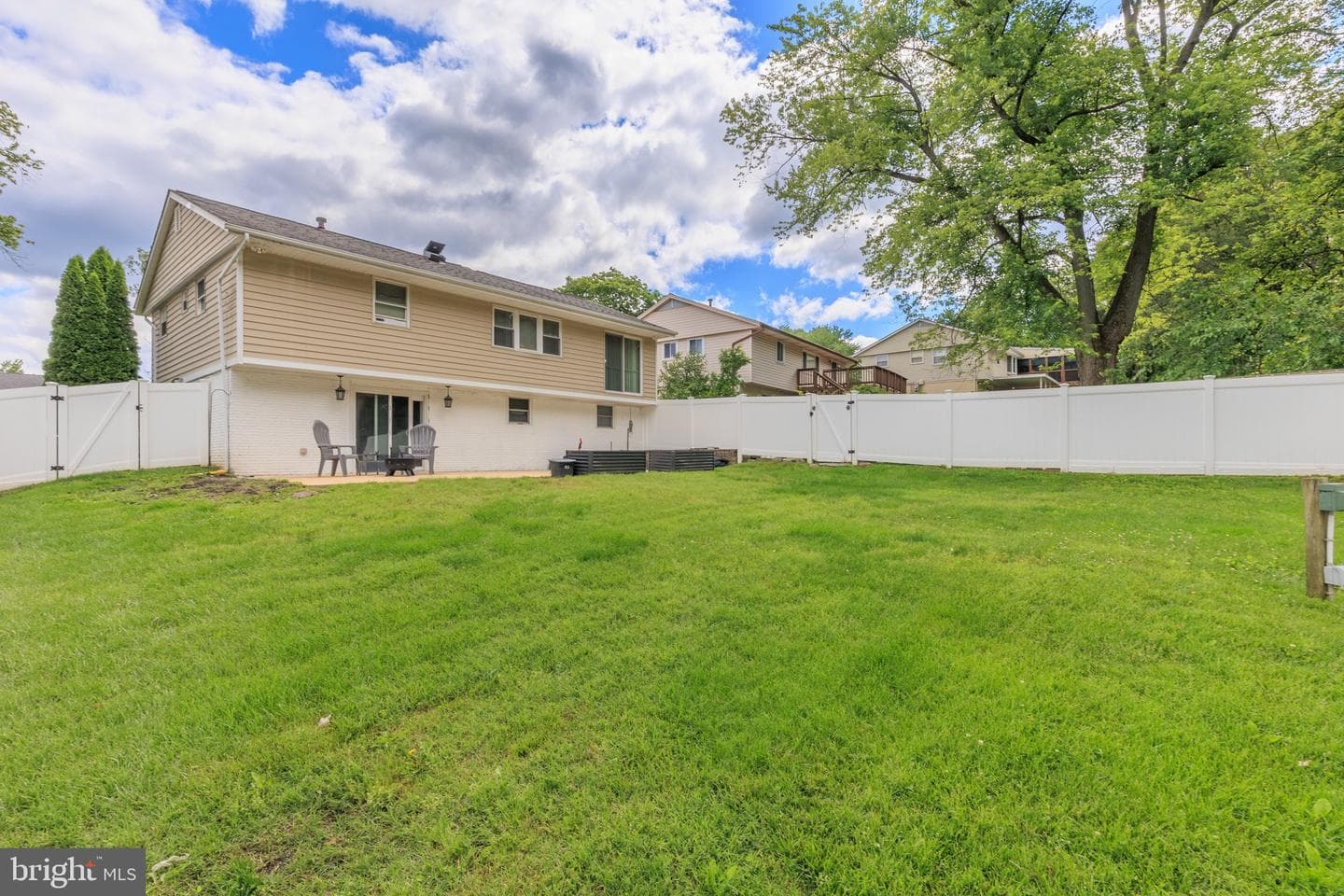 8246 Victoria Road photo 8