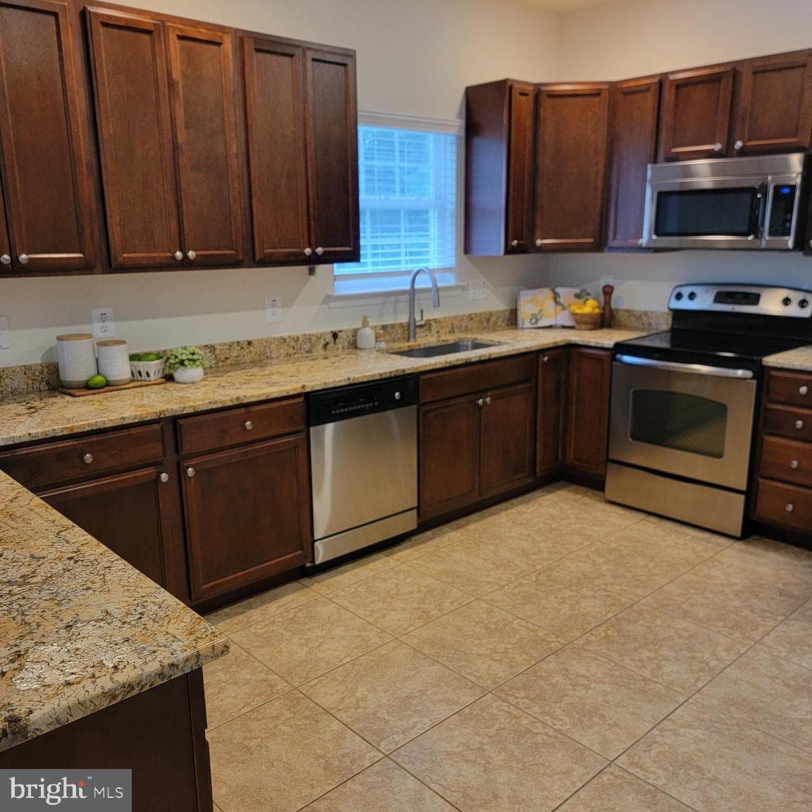 509 Louise Avenue photo 4