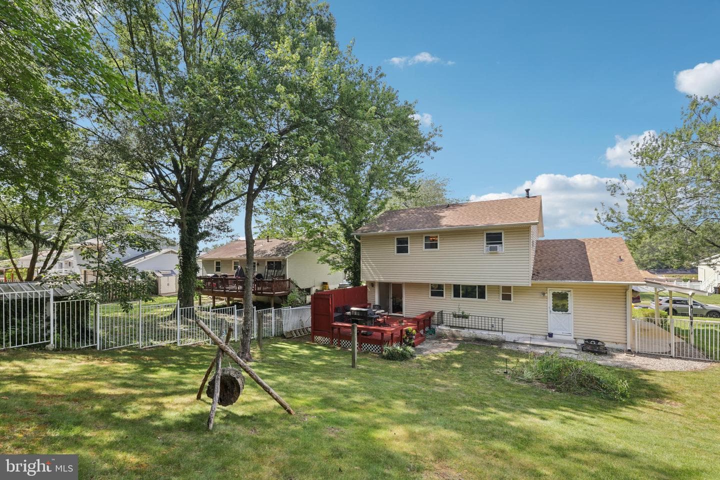 555 Lanny Court photo 2