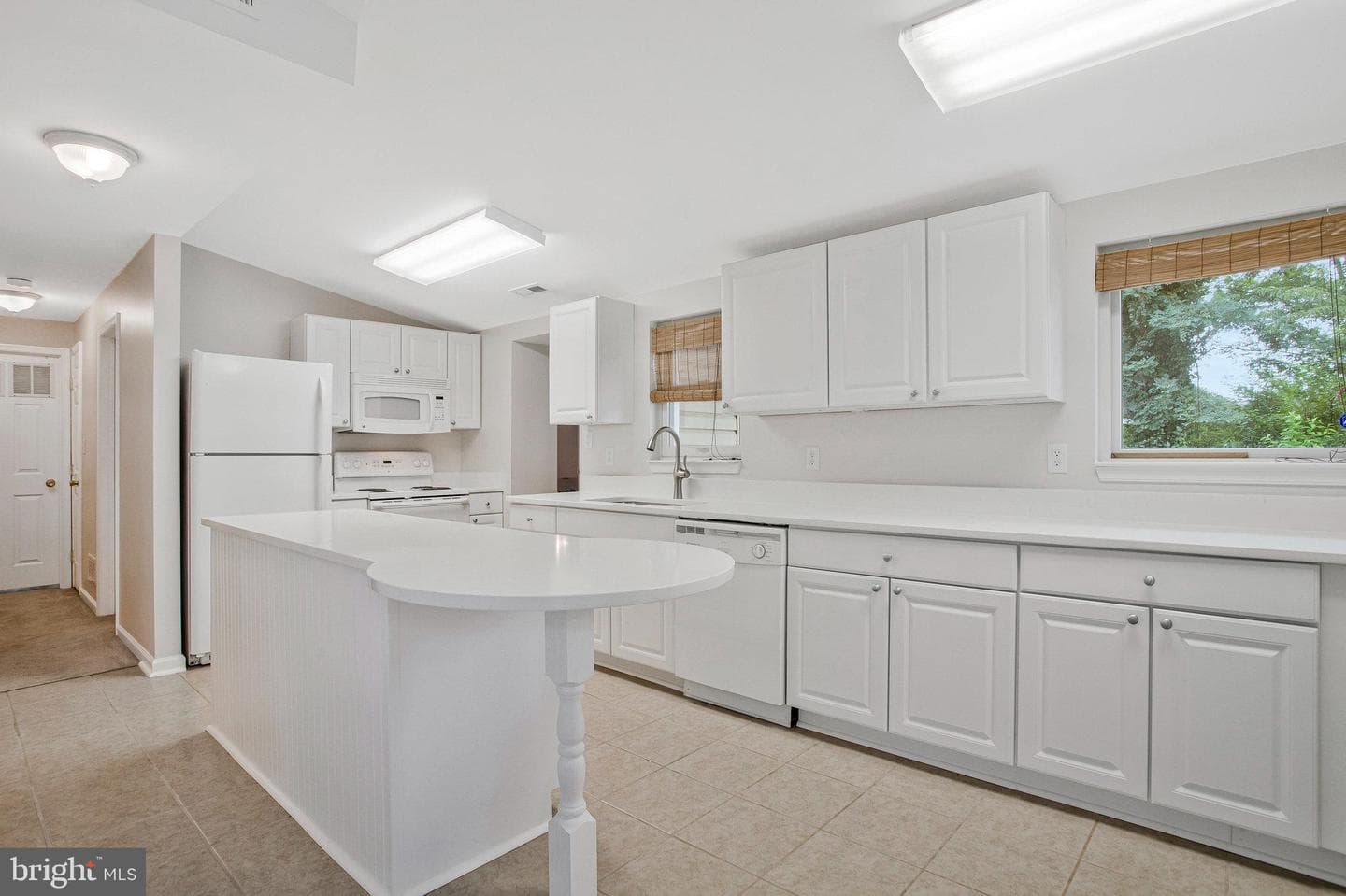 319 Gloucester Drive photo 2