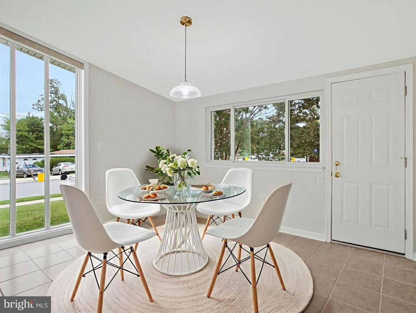 319 Gloucester Drive photo 4