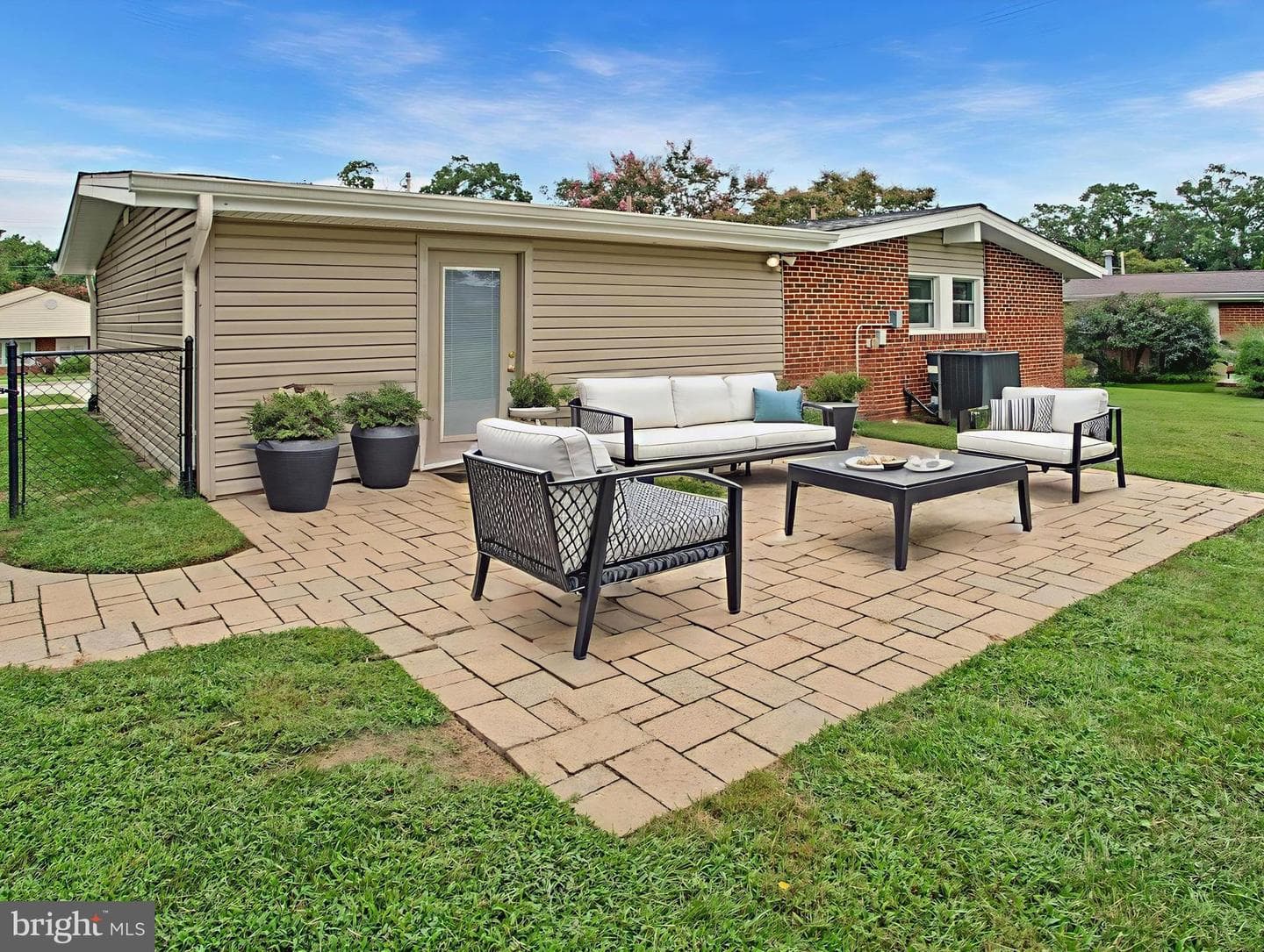 319 Gloucester Drive photo 5