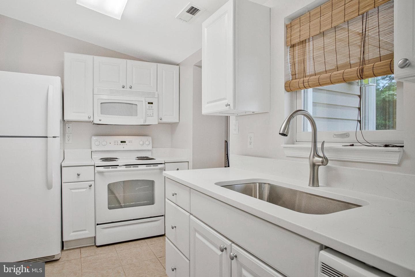 319 Gloucester Drive photo 8
