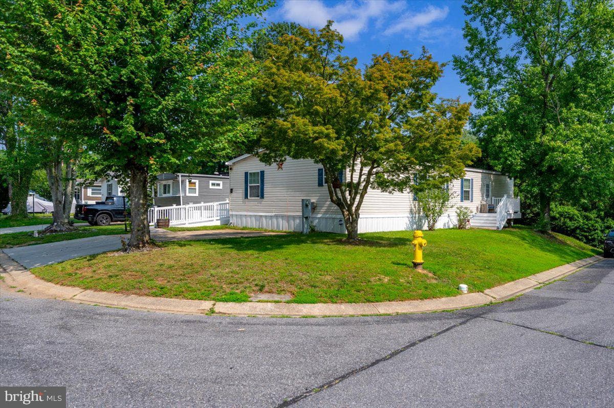 302 Berts Dr photo 2