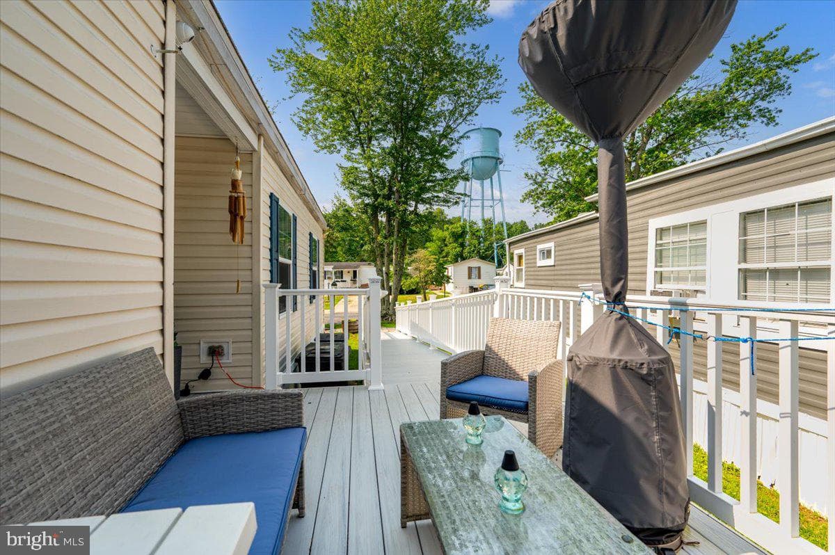 302 Berts Dr photo 9