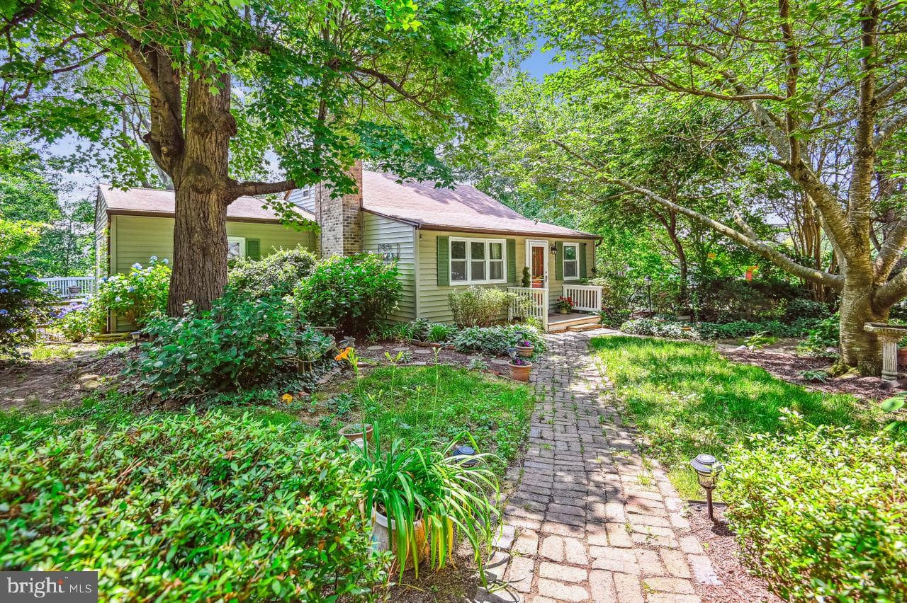 597 Whitney Road photo 2