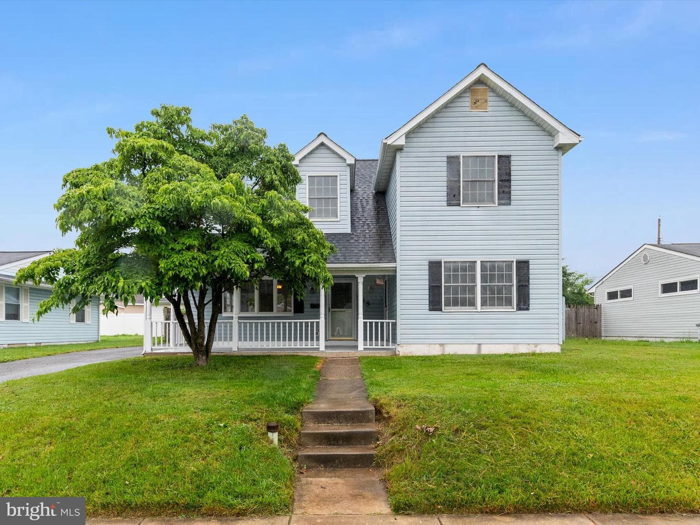715 Griffith Road photo 3