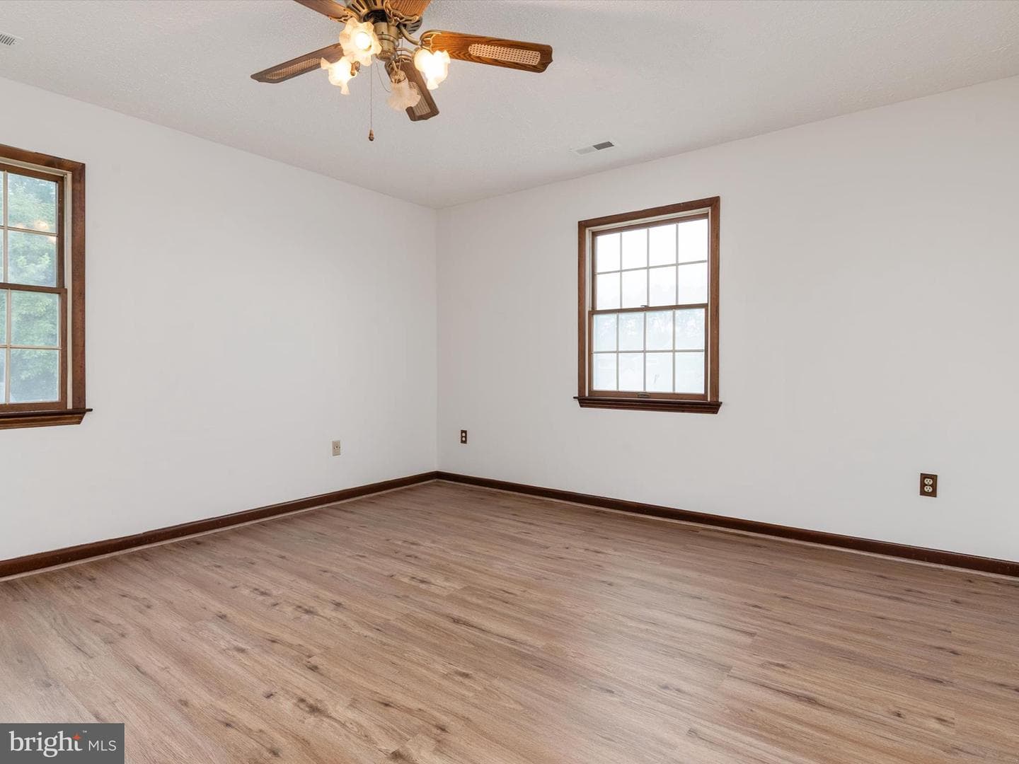 715 Griffith Road photo 30