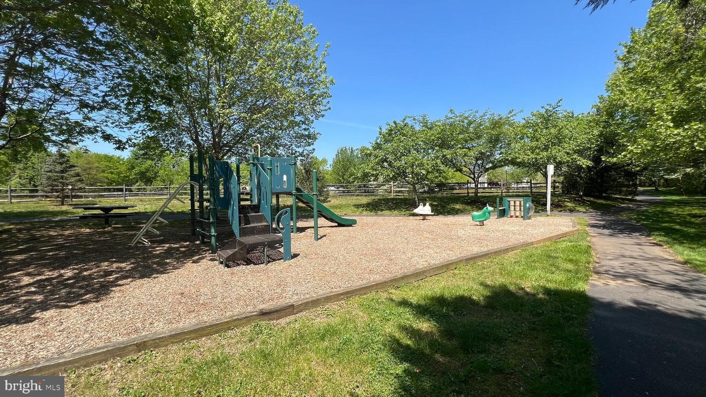 750 Crisfield Way photo 105