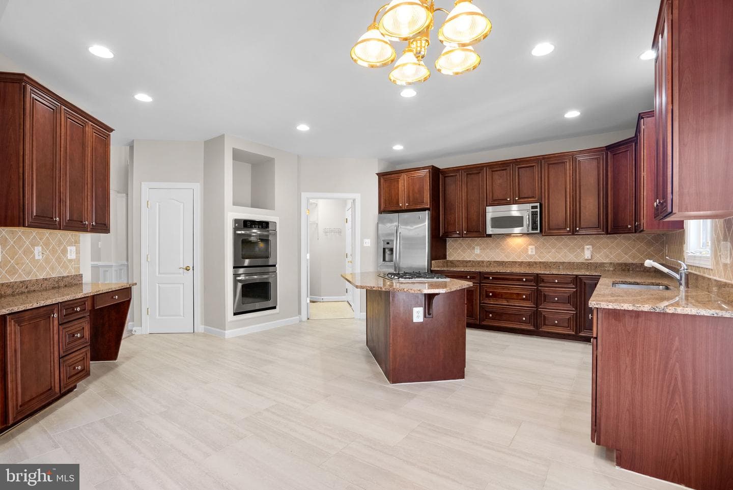750 Crisfield Way photo 12
