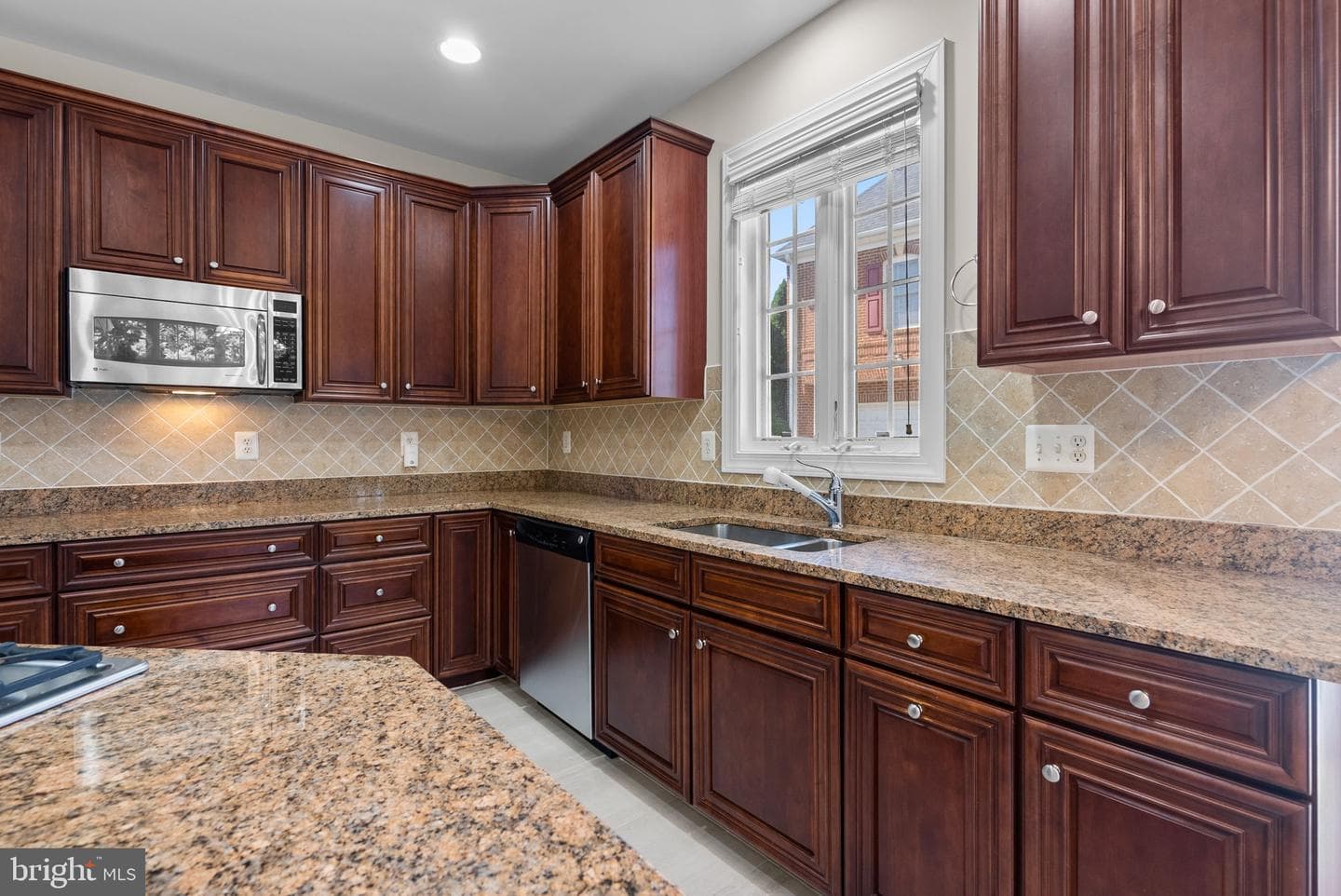 750 Crisfield Way photo 13