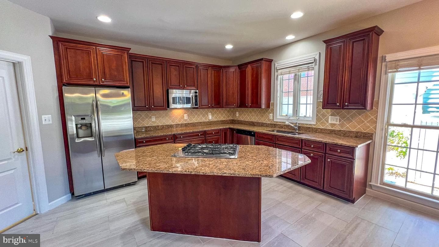 750 Crisfield Way photo 23