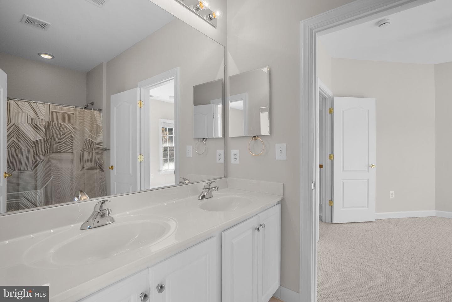 750 Crisfield Way photo 44