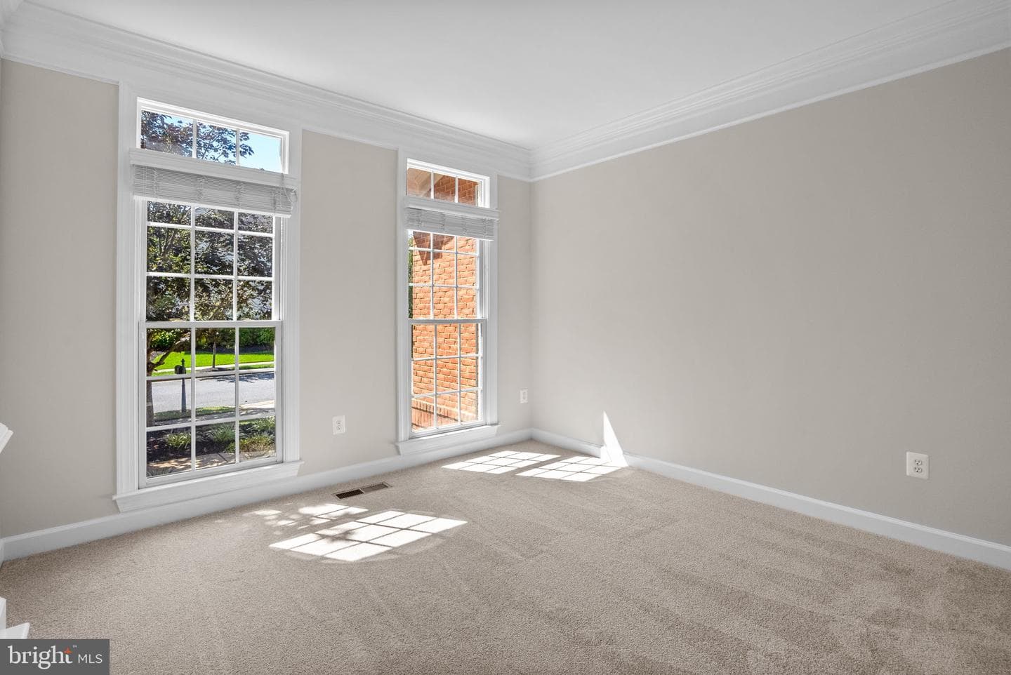750 Crisfield Way photo 5