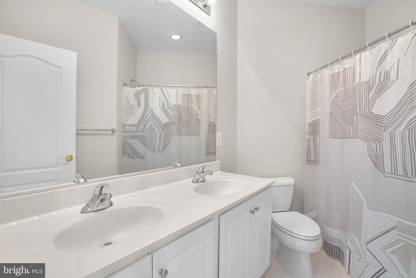 750 Crisfield Way photo 54