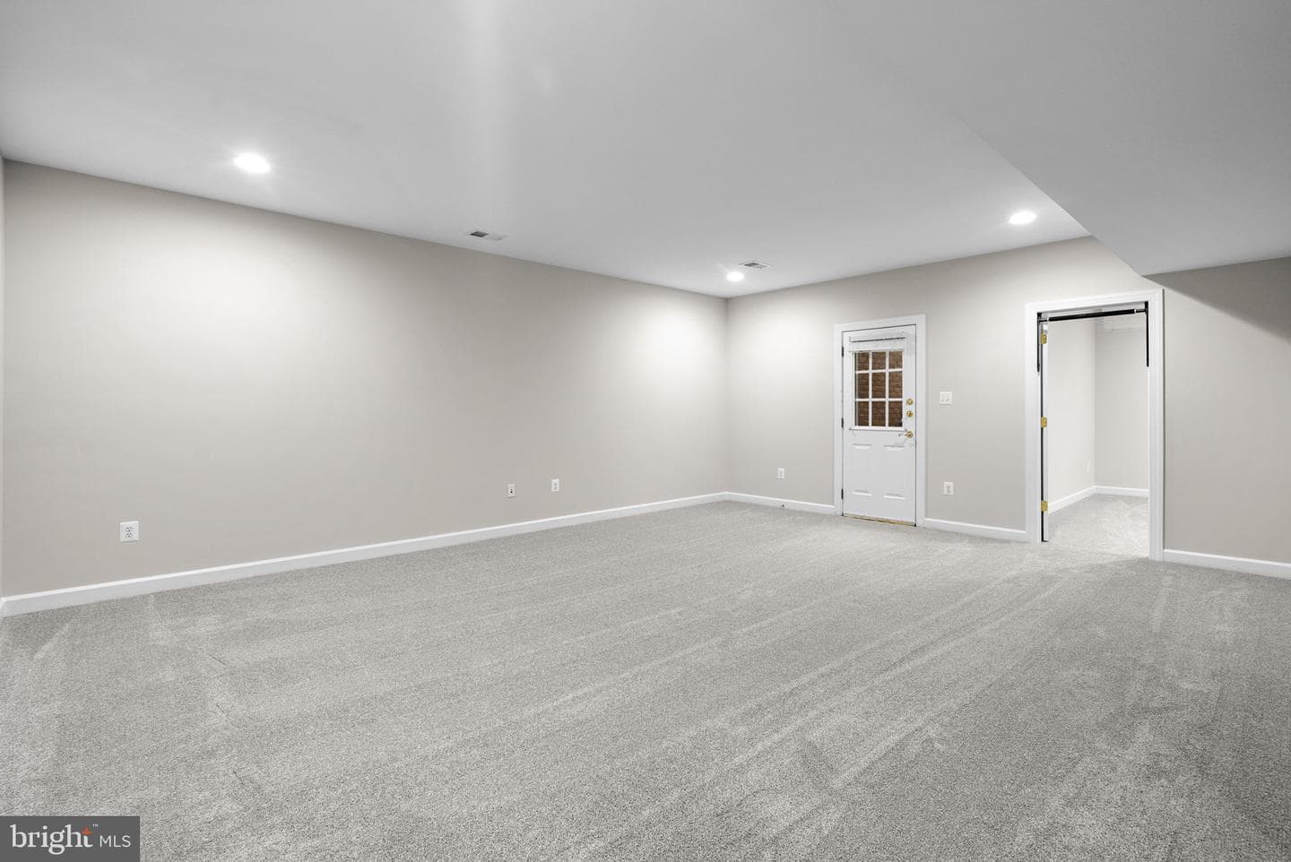 750 Crisfield Way photo 56