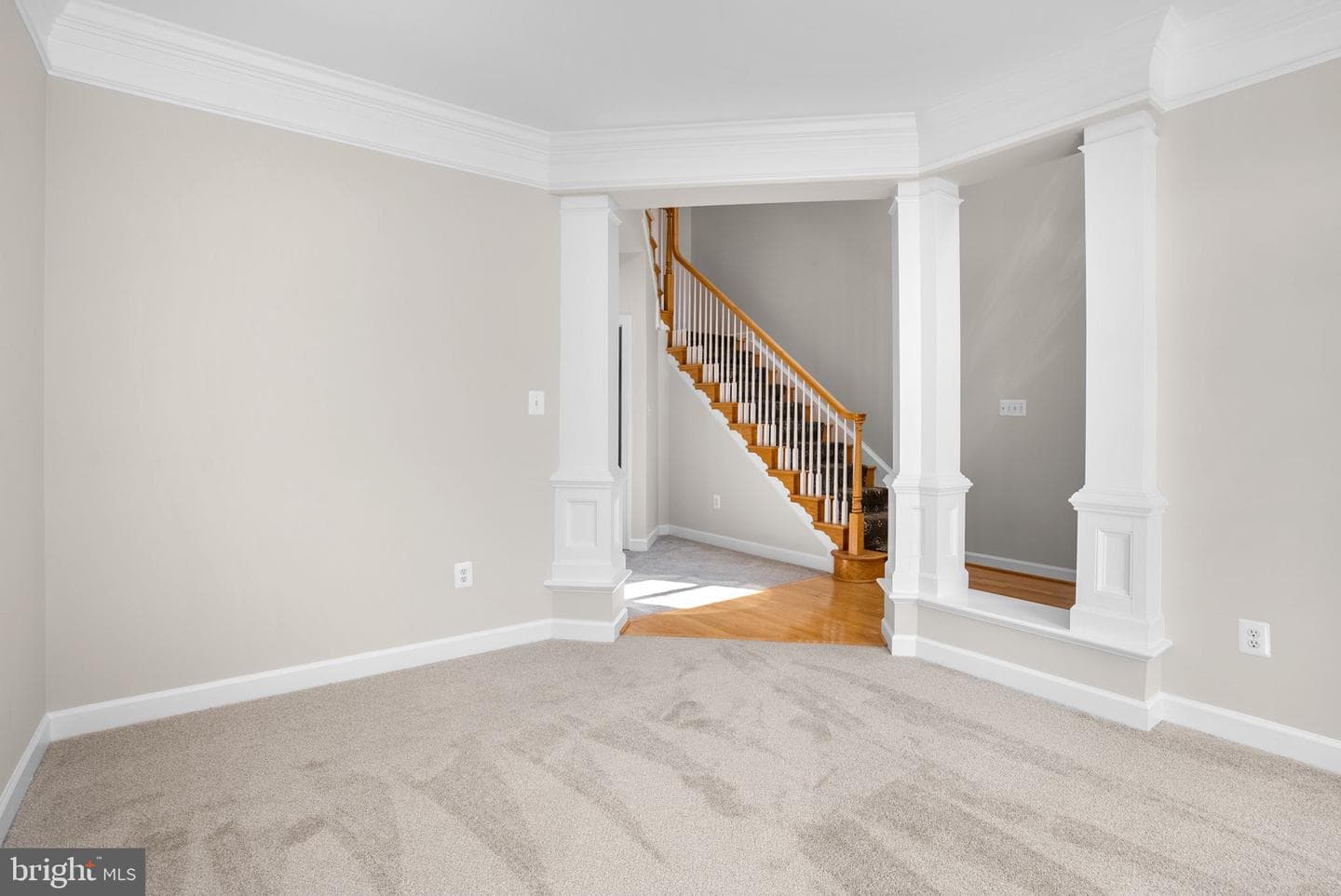 750 Crisfield Way photo 6